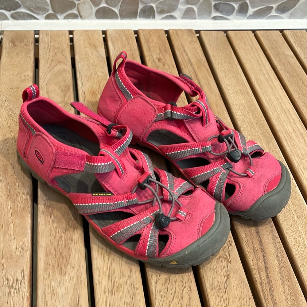 GIRLS’ Size 5 KEEN water shoes